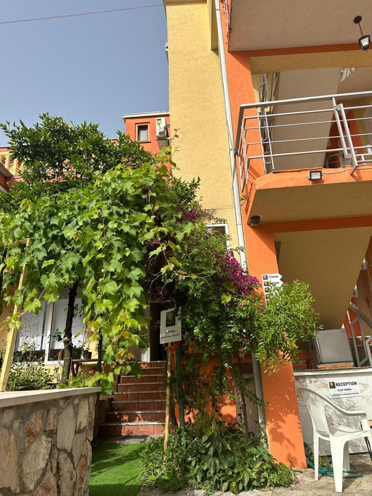 Themis Apart Hotel Котор Экстерьер фото