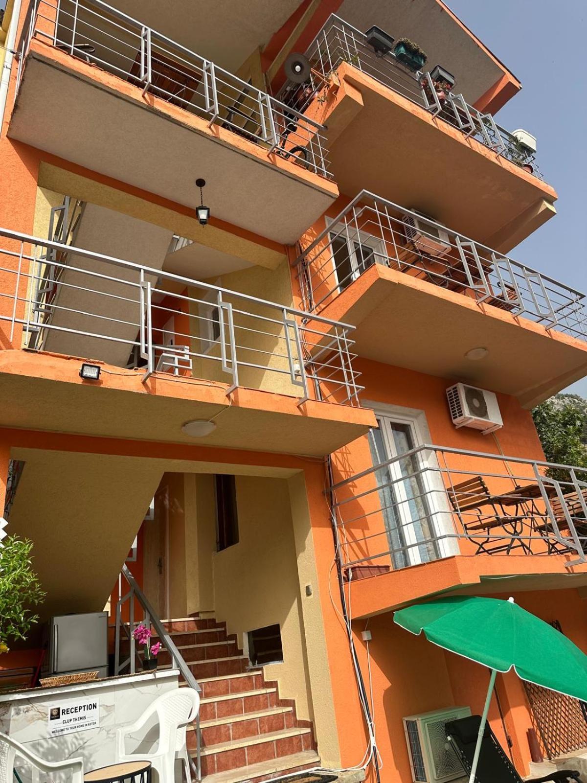 Themis Apart Hotel Котор Экстерьер фото