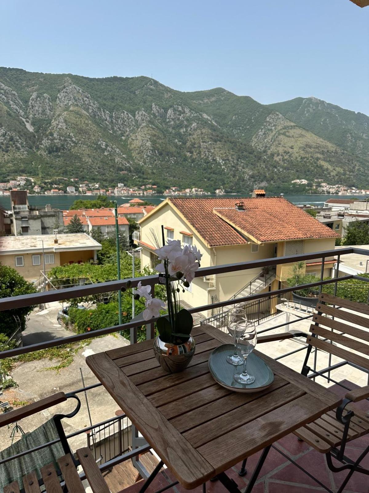 Themis Apart Hotel Котор Экстерьер фото