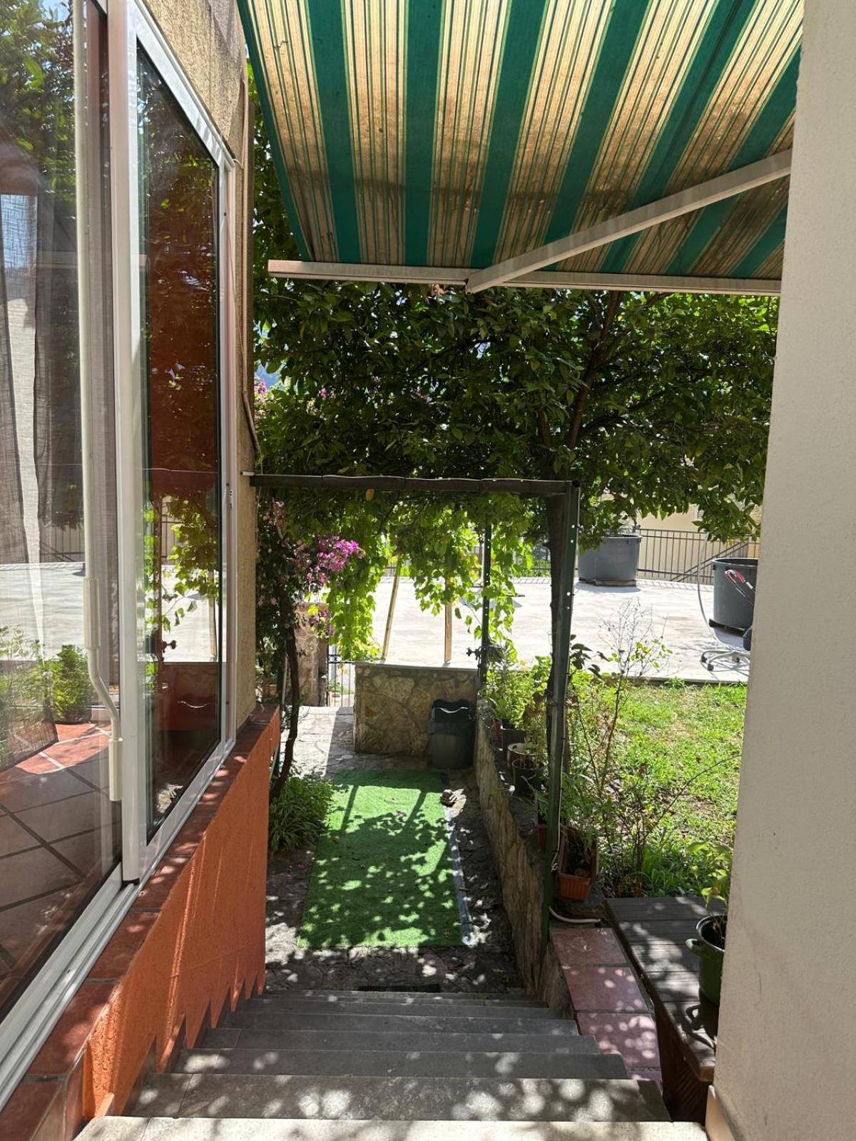 Themis Apart Hotel Котор Экстерьер фото