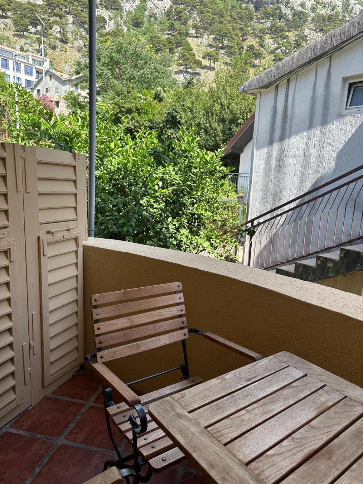 Themis Apart Hotel Котор Экстерьер фото