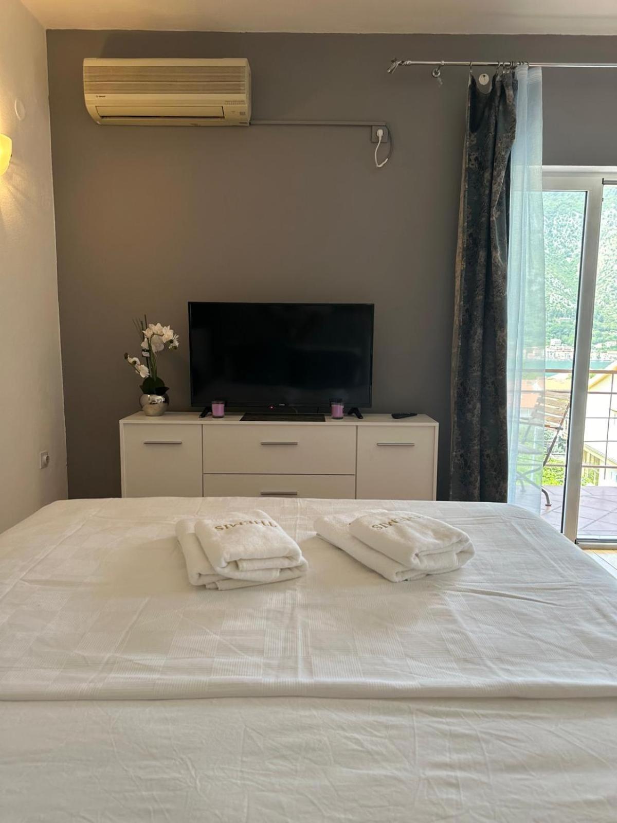 Themis Apart Hotel Котор Экстерьер фото