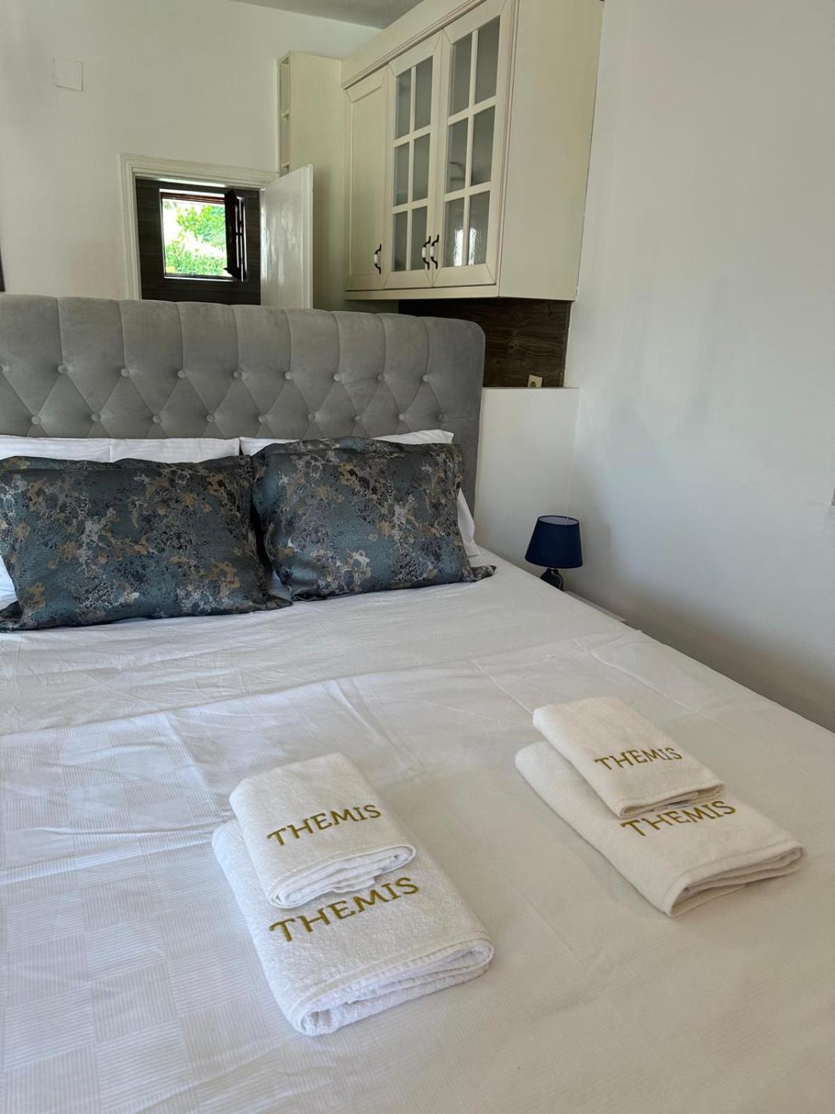 Themis Apart Hotel Котор Экстерьер фото